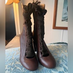 Chloe Leather Lace-Up Boots size 6.5